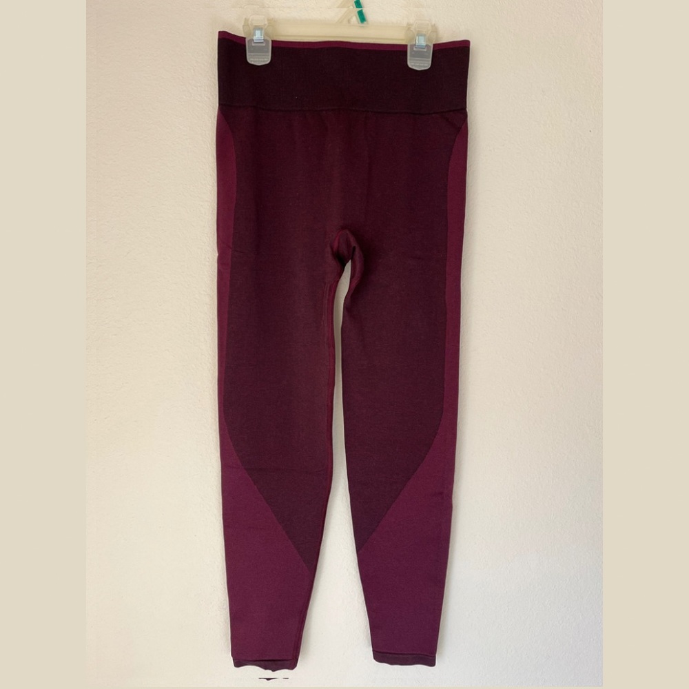 NWOT PINK VS LEGGINGS